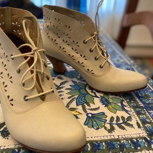 Fluevog Booties Ivory Leather 6.5
